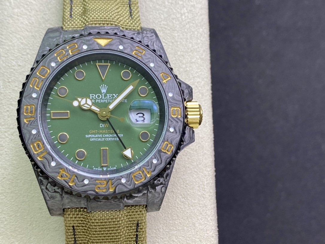 GMT - MASTER II CARBON GREEN