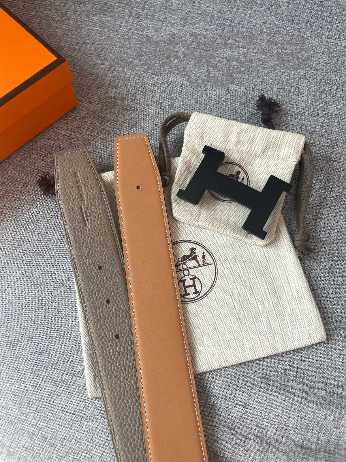 H CONSTANCE REVERSIBLE BELT 38MM BLACK BUCKLE GOLD TIN GREY LEATHER