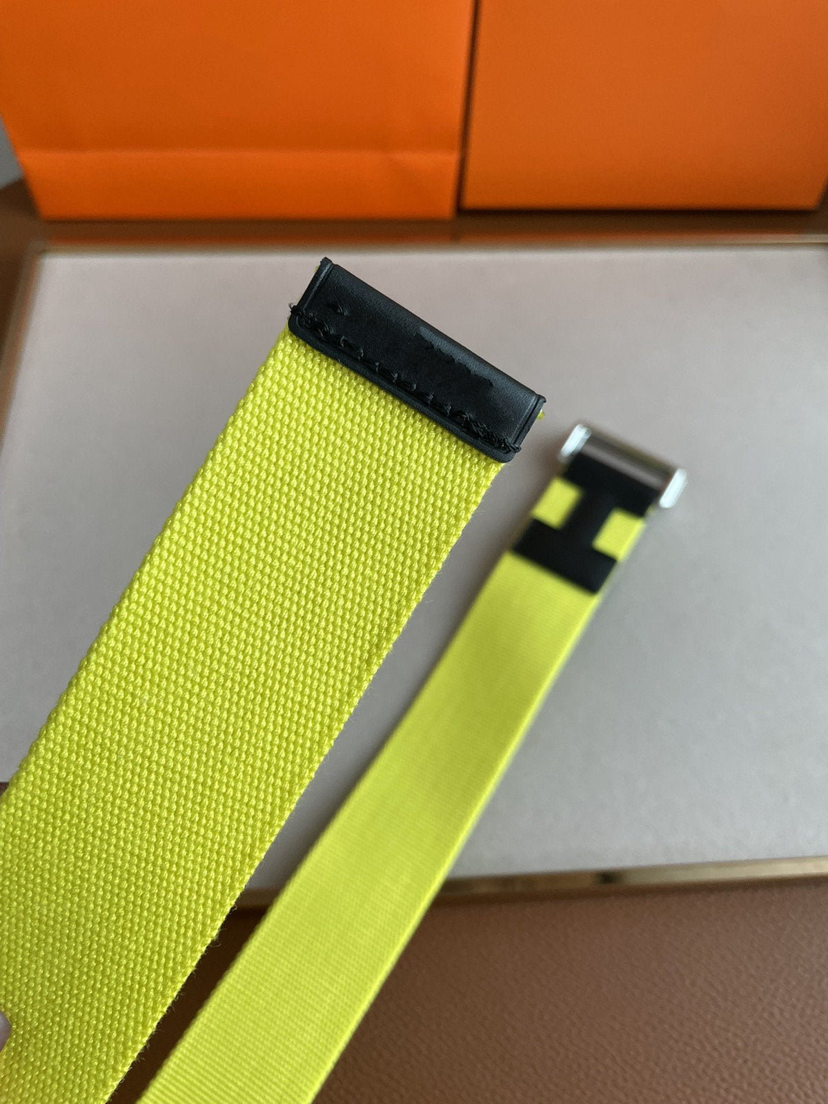 4.0CM YELLOW TEXTILE BLACK LEATHER H BELT