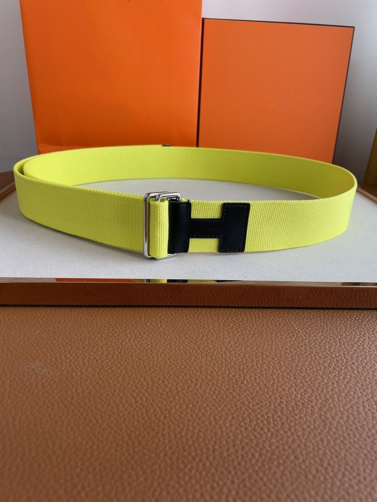 4.0CM YELLOW TEXTILE BLACK LEATHER H BELT