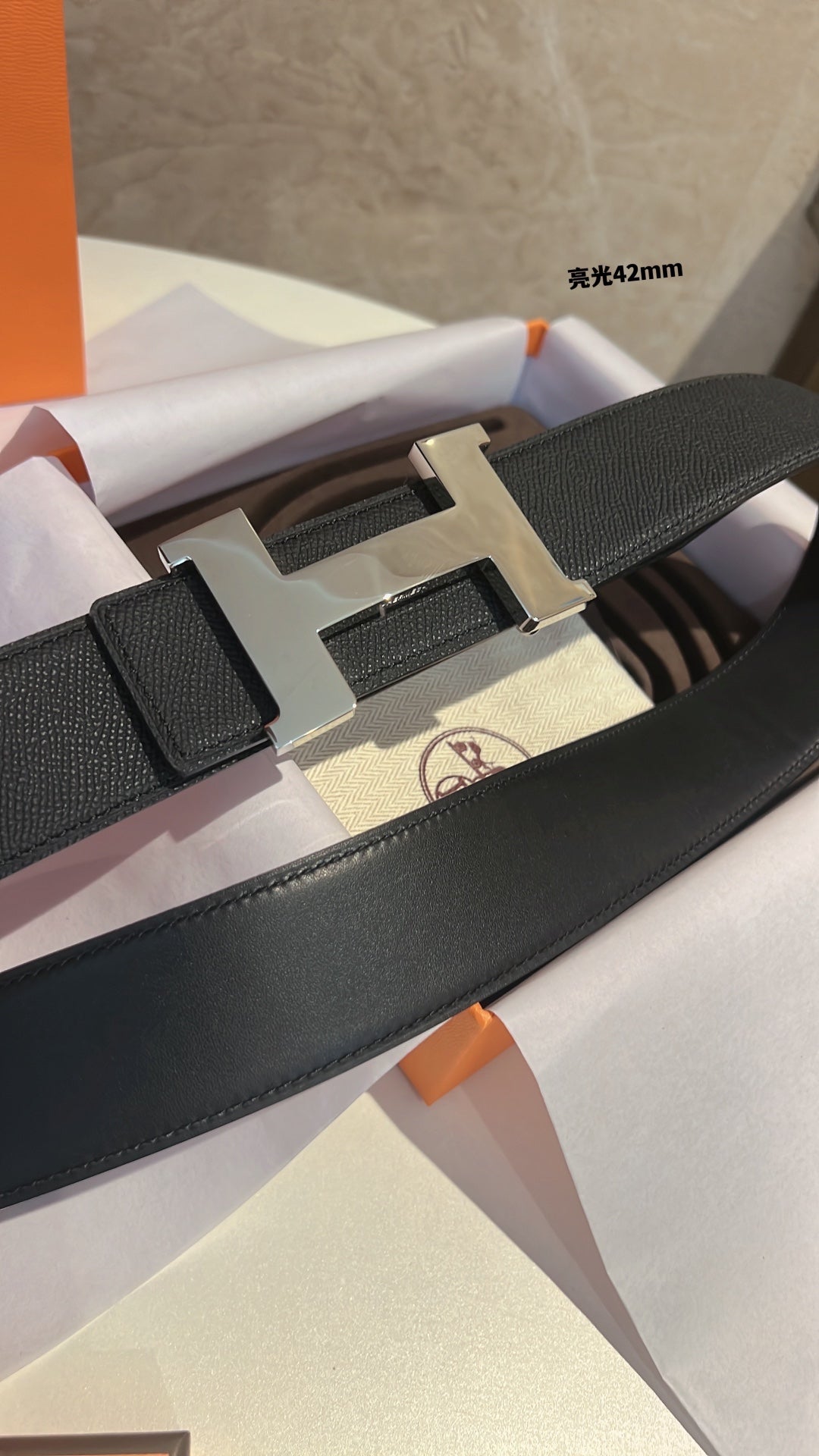 HM CONSTANCE BELT BUCKLE & REVERSIBLE BLACK LEATHER STRAP 42MM