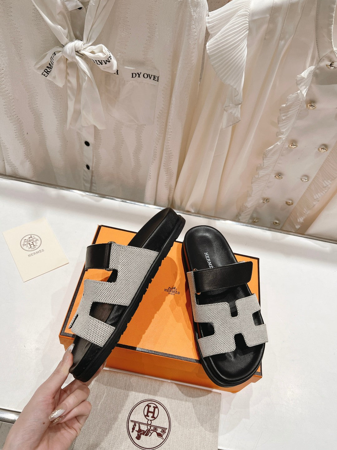 CHYPRE SANDAL BLACK LAMBSKIN AND SILVER DENIM