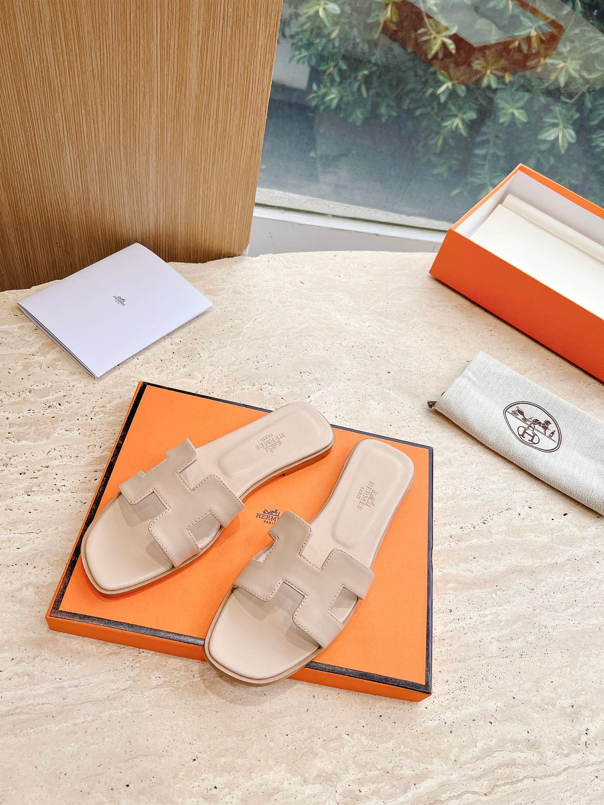 HM 25 Oran Sandal Light Beige Calfskin