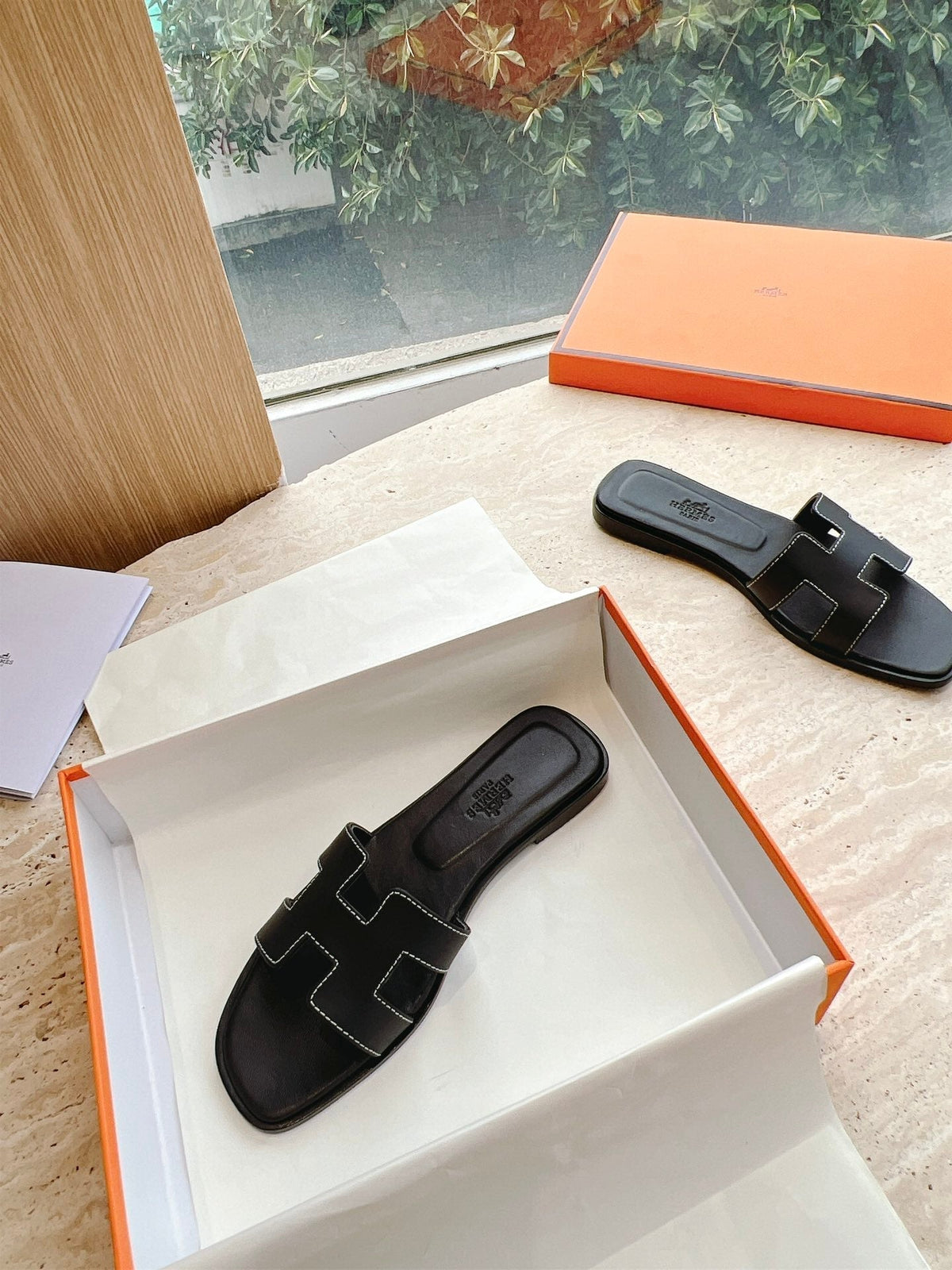 HM 25 Oran Sandal Black Calfskin