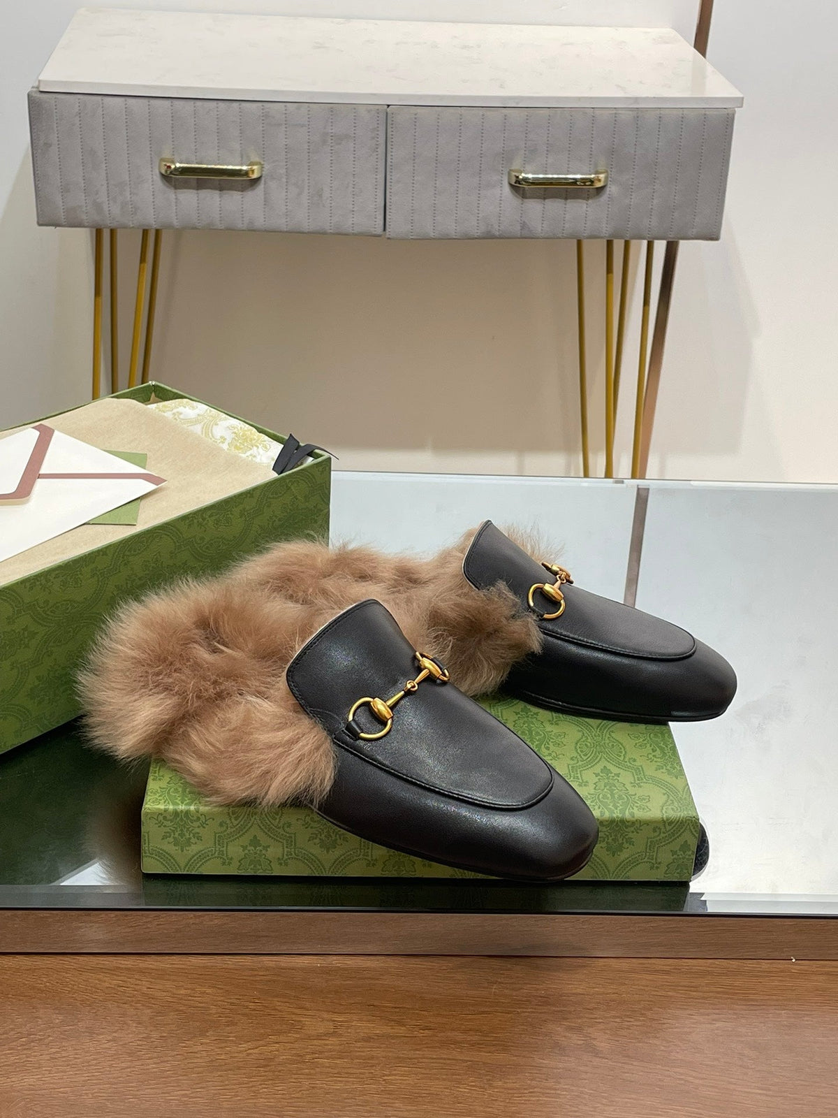 HORSEBIT MULE IN BLACK CALFSKIN AND LAMB WOOL LINING