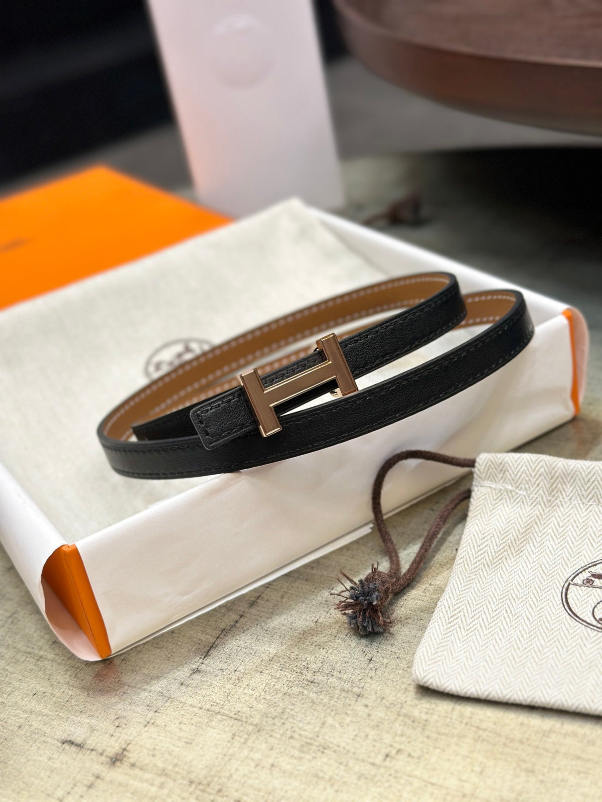 HM FOCUS BUCKLE & REVERSIBLE BLACK AND TAWNY BROWN LEATHER STRAP 13MM COPPER HARDWARE