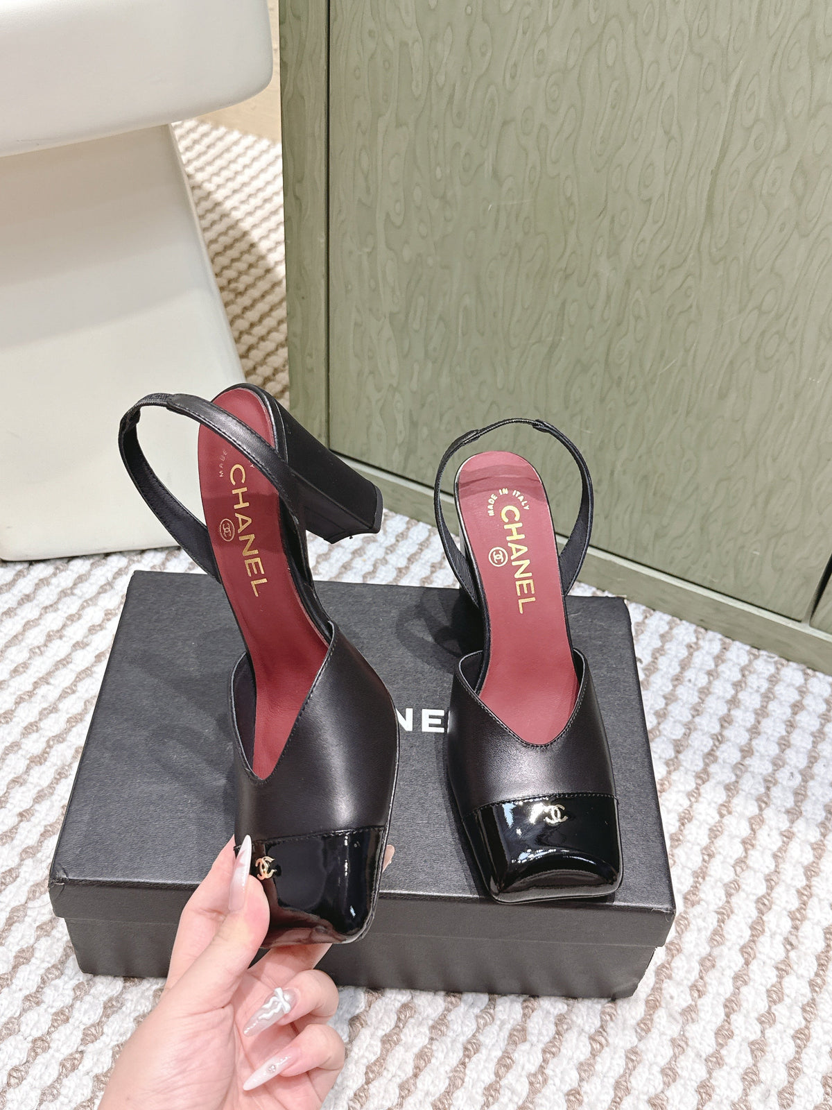 CC 26s Mary Jane Sandals 90 Black Patent Leather Sheepskin 653546