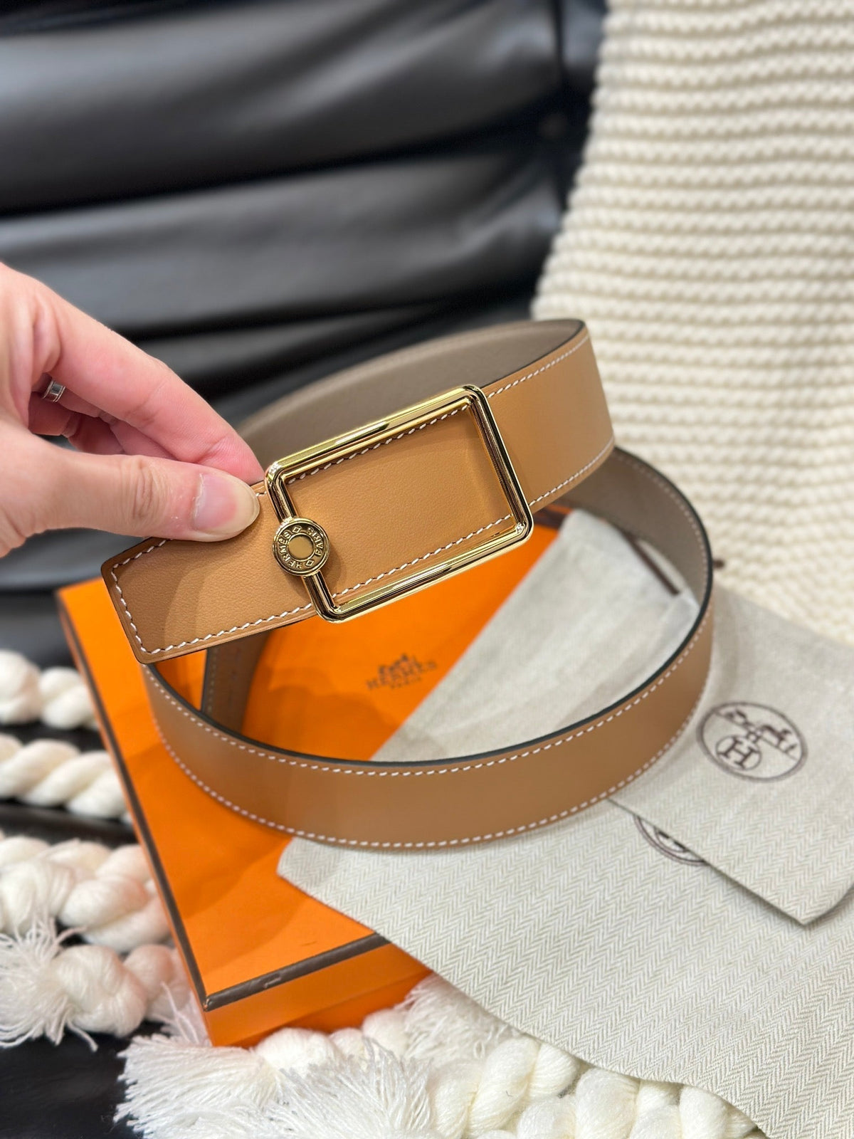 HM OSCAR BELT GOLD BUCKLE & REVERSIBLE HONEY ORANGE LEATHER STRAP 38MM