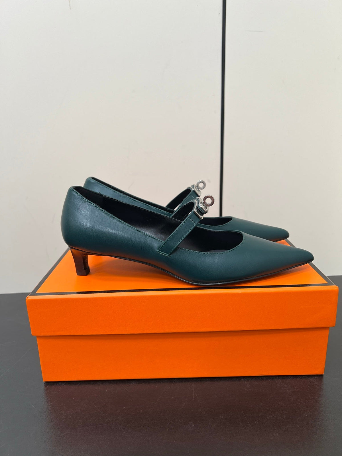 HM 25C Kiara 40 Pump Castleton Green Calfskin 210276