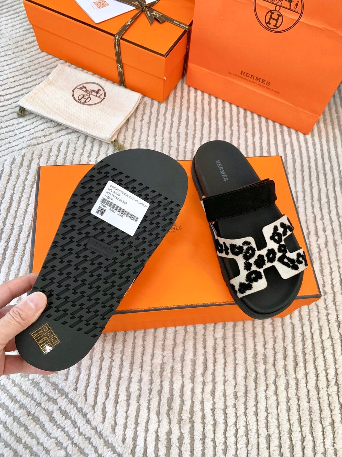 HM Chypre Sandal Black White Suede 963207