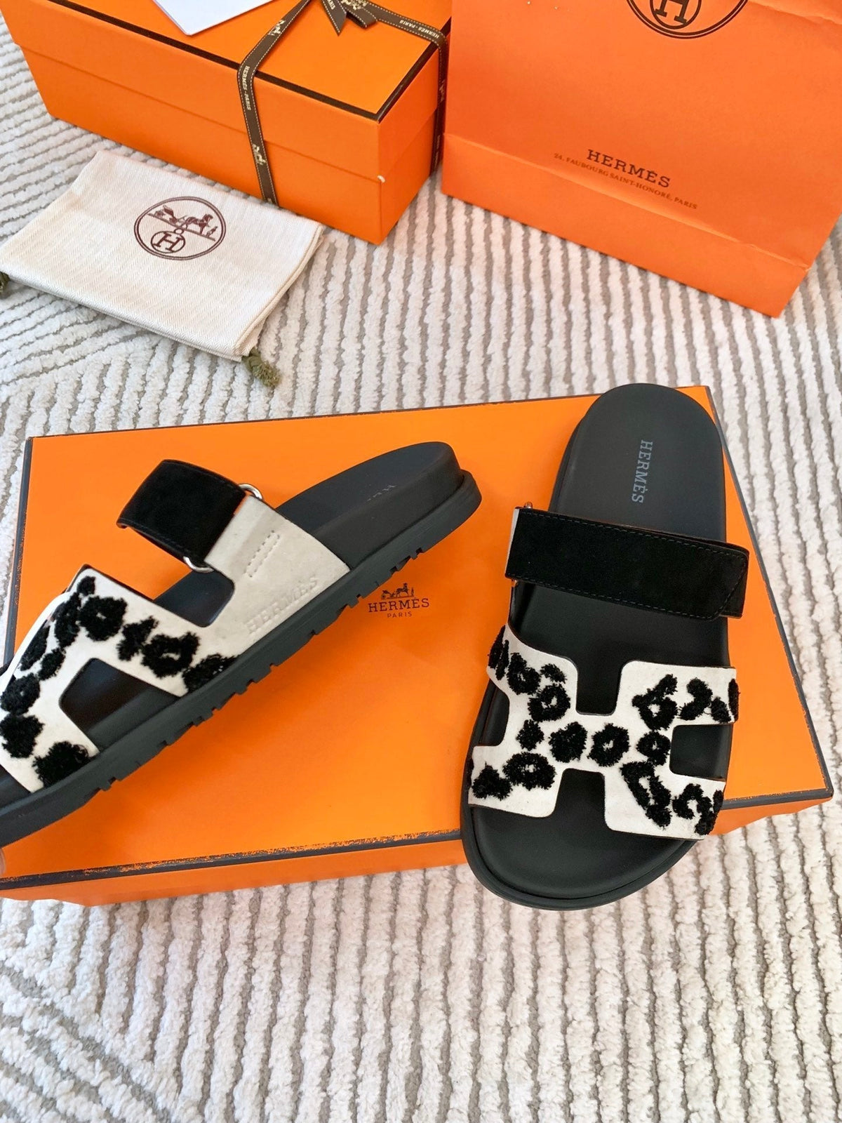 HM Chypre Sandal Black White Suede 963207