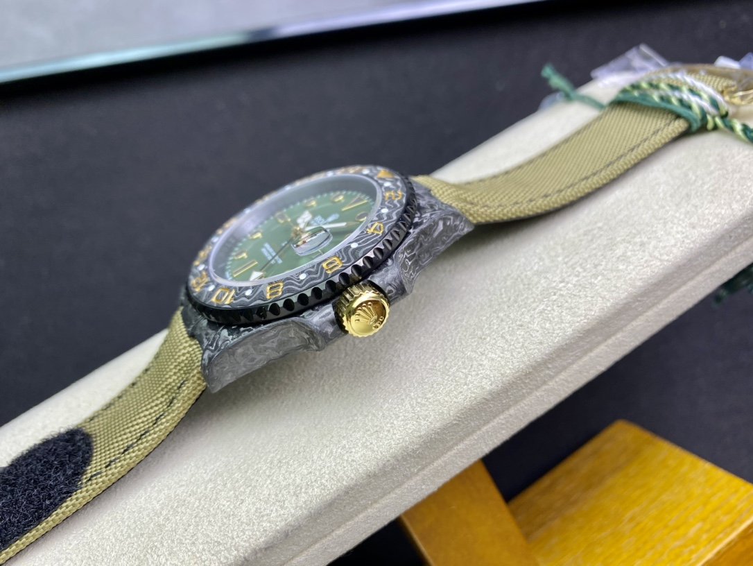 GMT - MASTER II CARBON GREEN