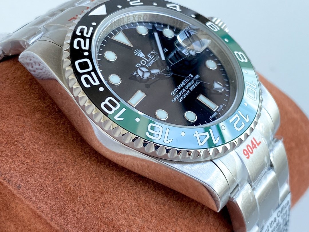 GMT-MASTER II CUSTOM GREEN BLACK BEZEL LIMITED EDITION
