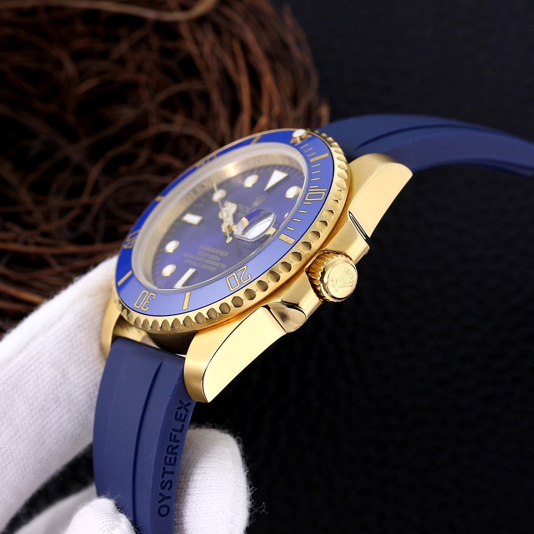 SUBMARINER DATE 40 GOLD CASE RUBBER STRAP