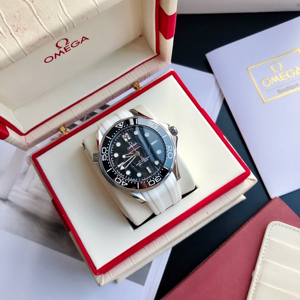 SEAMASTER DIVER 300M CO-AXIAL 42MM 007 WHITE RUBBER