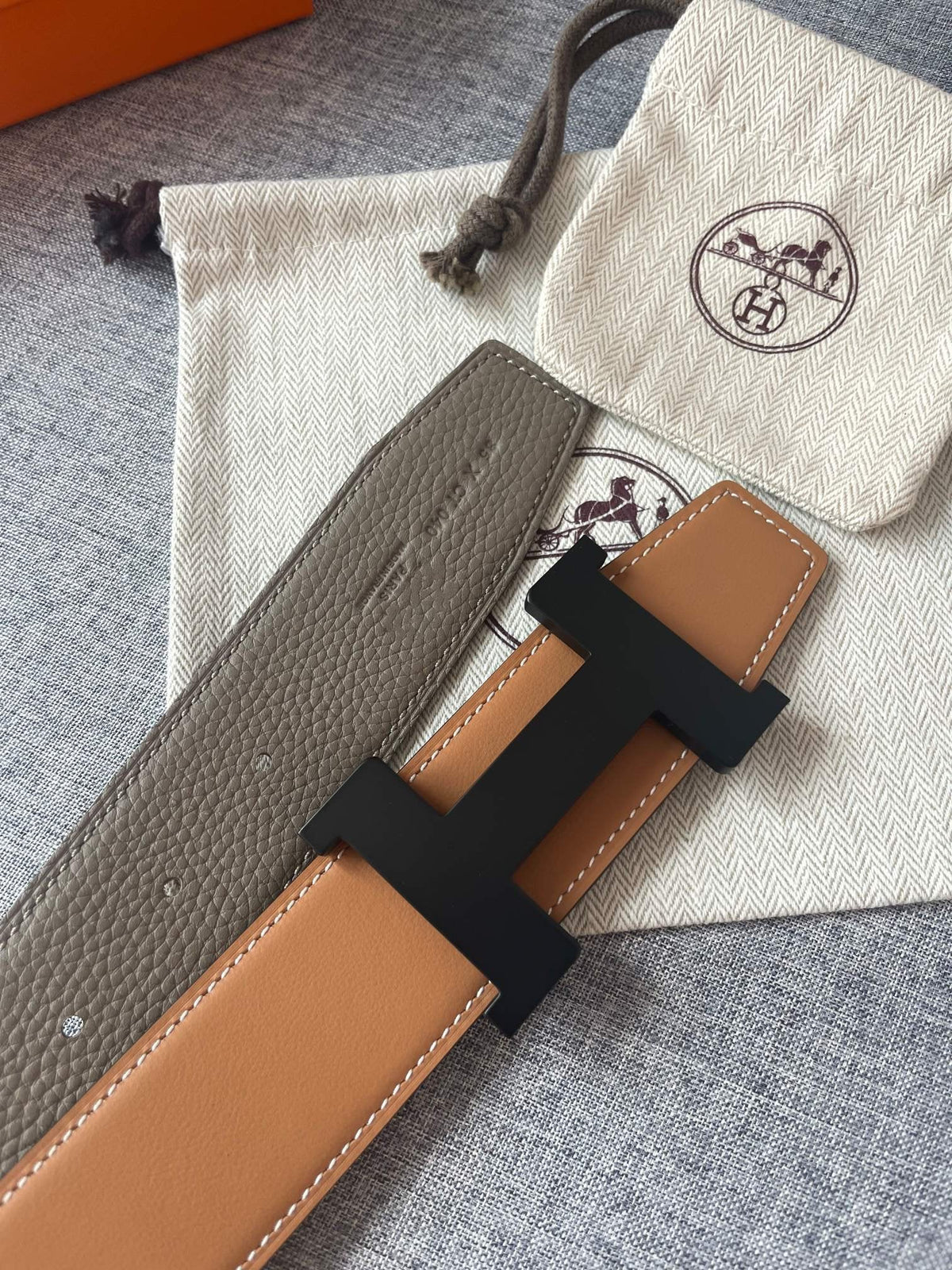 H CONSTANCE REVERSIBLE BELT 38MM BLACK BUCKLE GOLD TIN GREY LEATHER