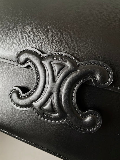 CLASSIQUE TRIOMPHE 22 ALL BLACK CALFSKIN