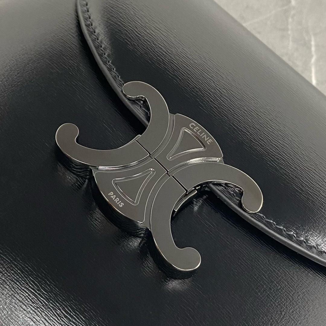 Celine Chain Besace Clea Bag Triomphe Black Calfskin SHW