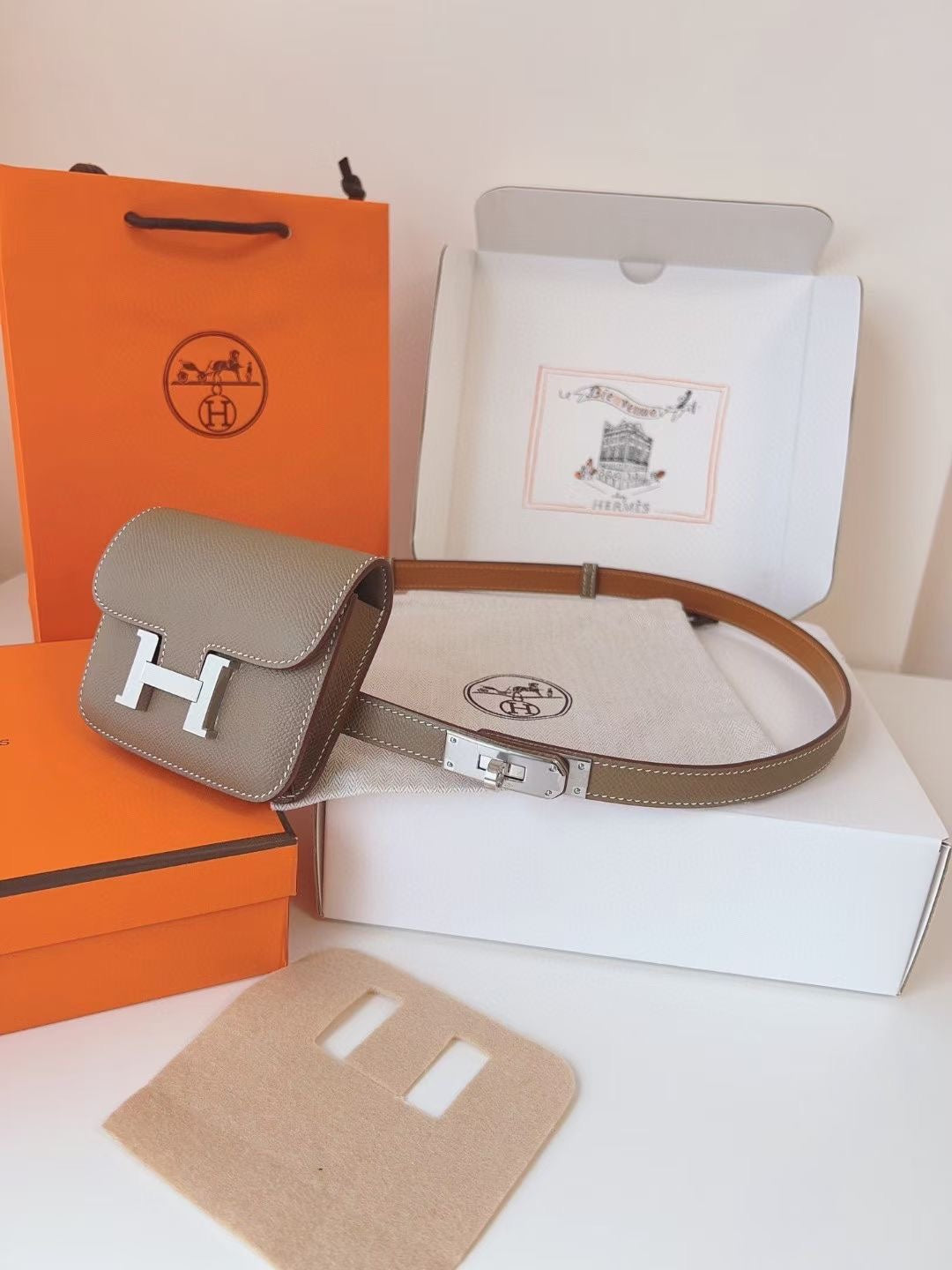 hm kelly belt 18mm with constance slim grey epsom silver hardware