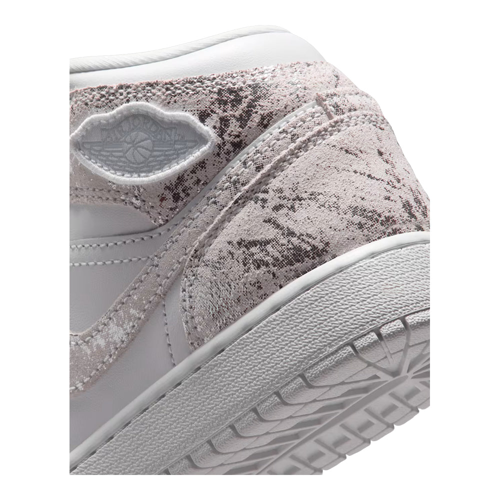 Air Jordan 1 Mid SE Big Kids' Sneakers
