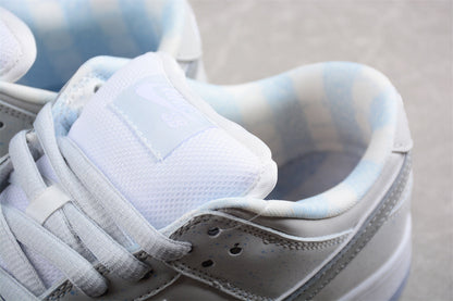 Nike SB Dunk Low White Lobster