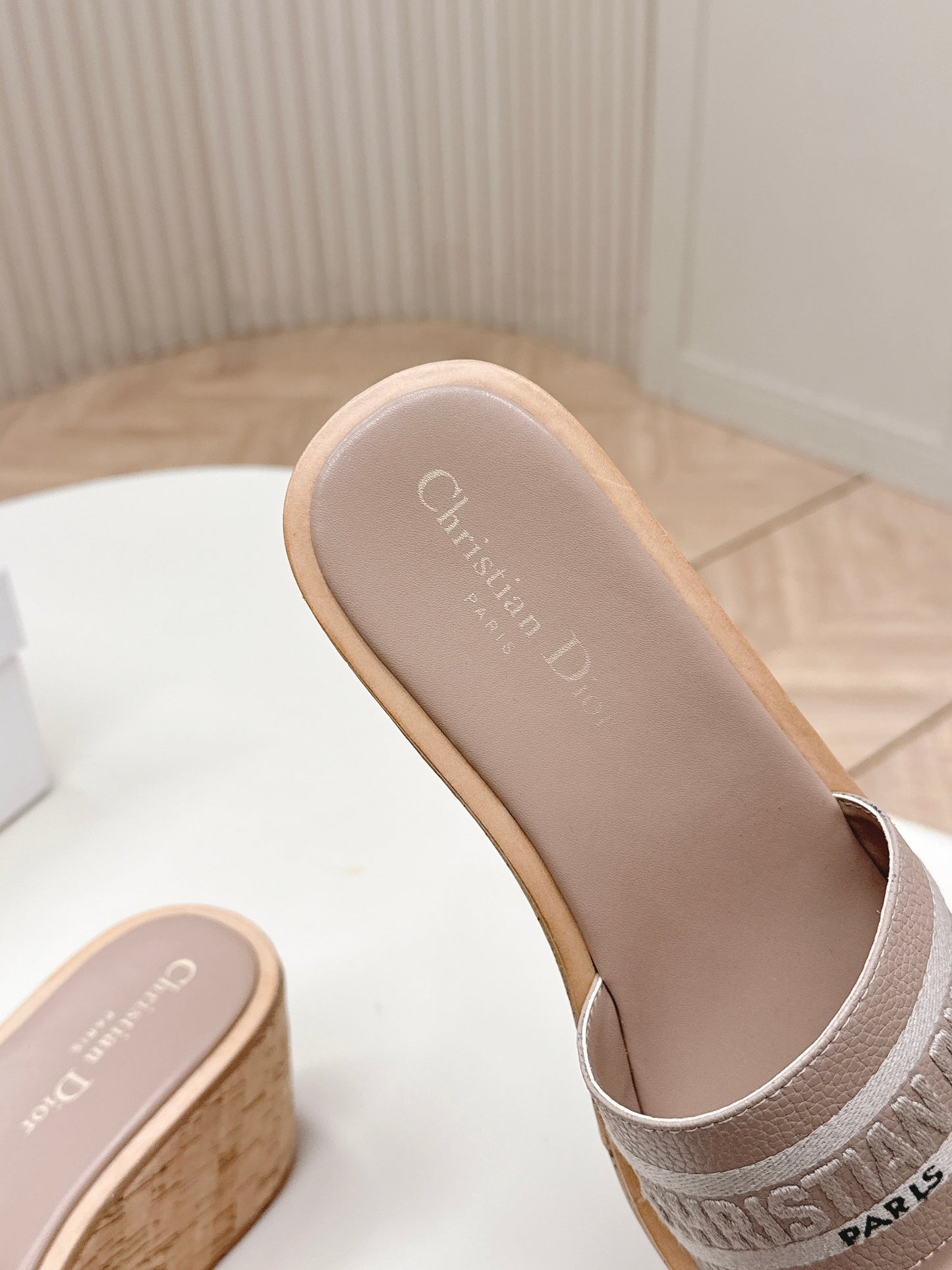 CD 26s  Platform Sandals 85 Nude Cowhide 643778