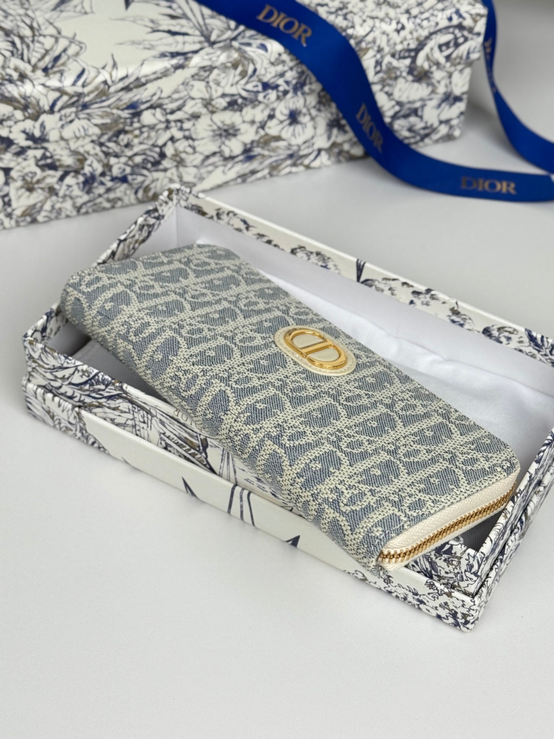 Dior 2026 Montaigne Voyageur Slim Wallet 20cm Blue Demin Fabric