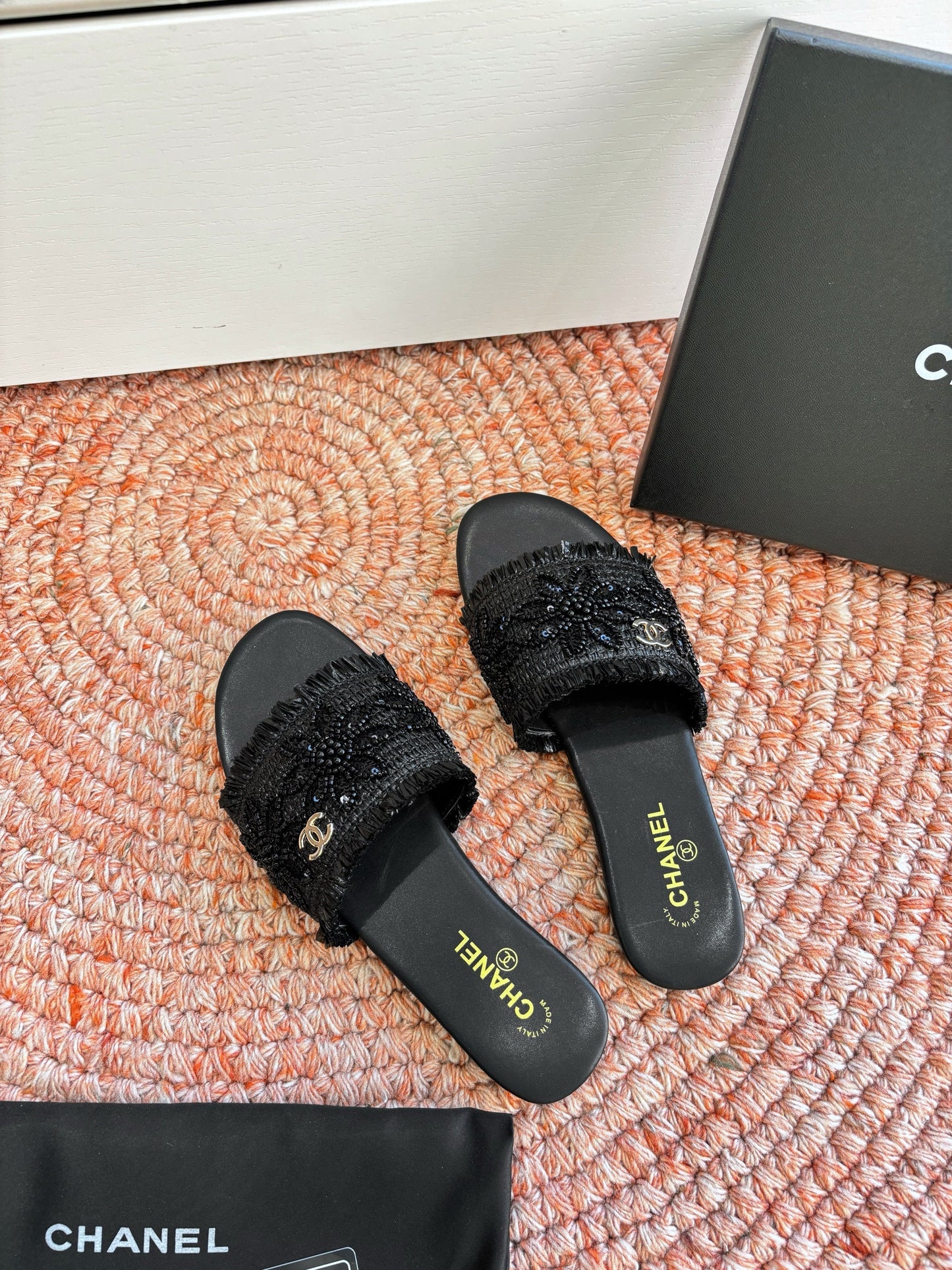 CC 26s Slippers Black Fabric Sheepskin 648230
