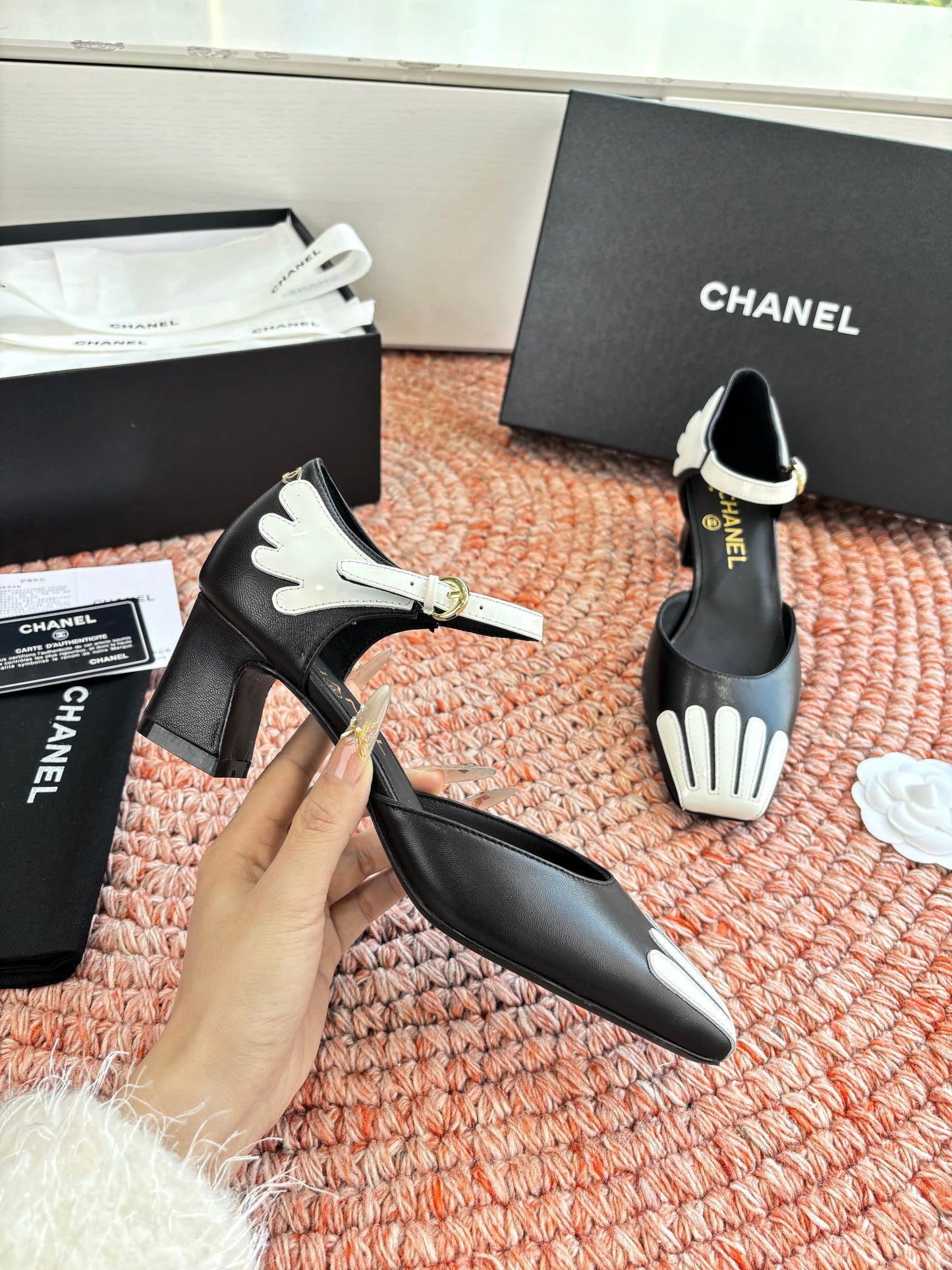 CC 26s Mary Jane Sandals Black White Sheepskin 648193