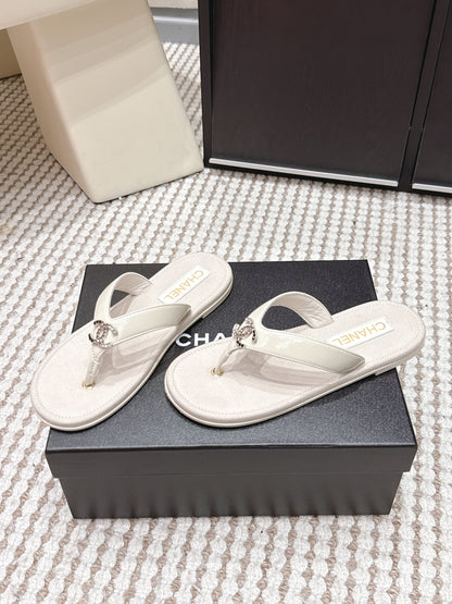 CC 26s Thong Sandals Light Beige Suede Sheepskin 632353