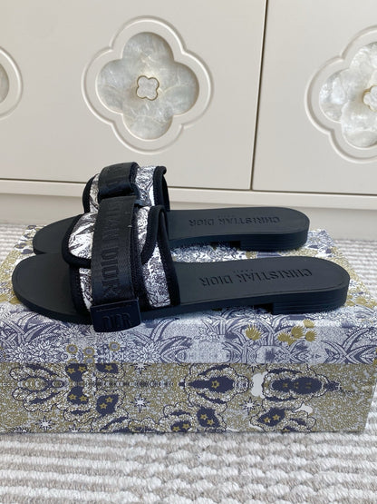 CD 26s Flat Slippers Black White Canvas Rubber 648130