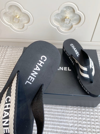 CC 26s Thong Sandals 65 Black White Rubber Leather 647677