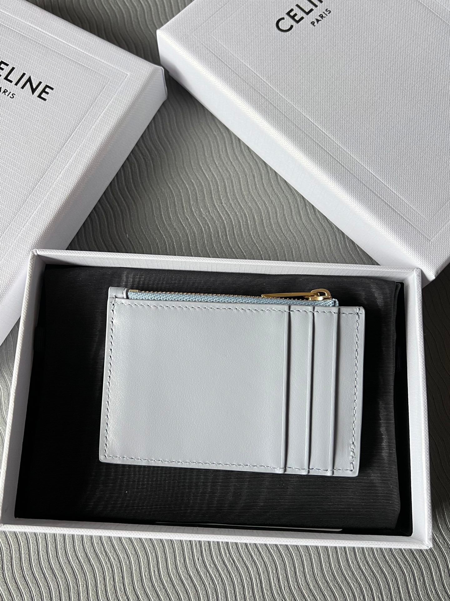 TRIOMPHE Zipped Card Holder Glacier Cowhide Leather