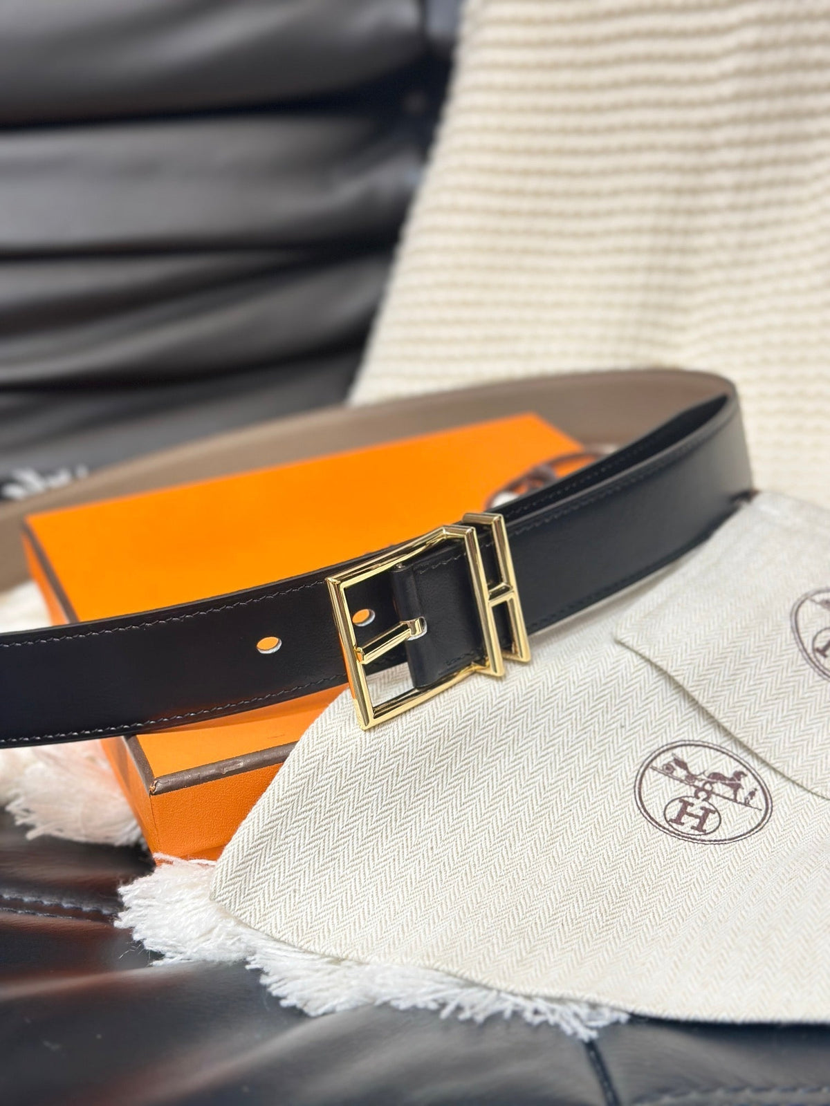 HM NATHAN 32MM REVERSIBLE BELT IN BLACK AND TAN LEATHER GOLD BUCKLE