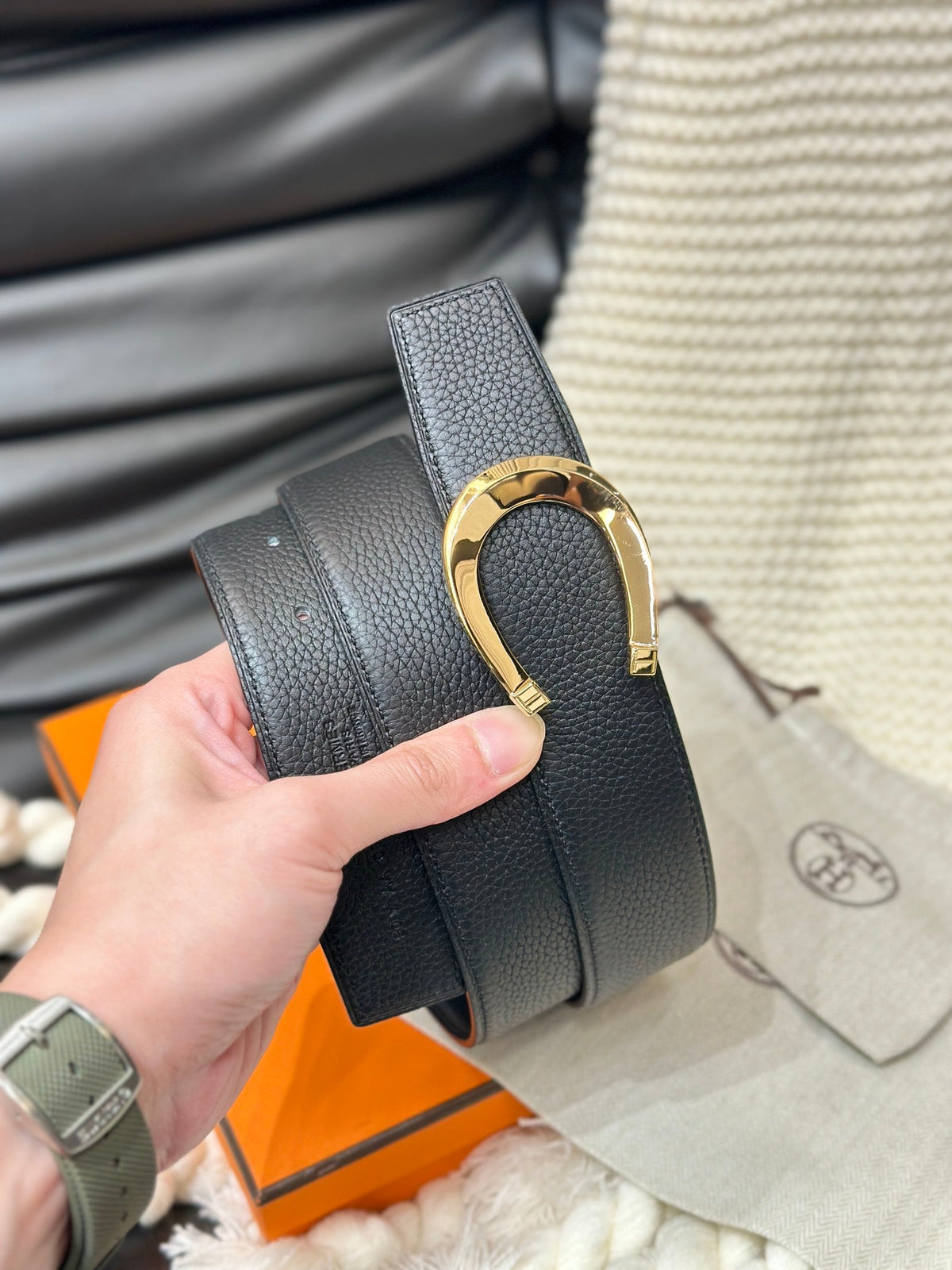 HM LUCK BELT GOLD BUCKLE & REVERSIBLE BLACK LEATHER STRAP 38MM