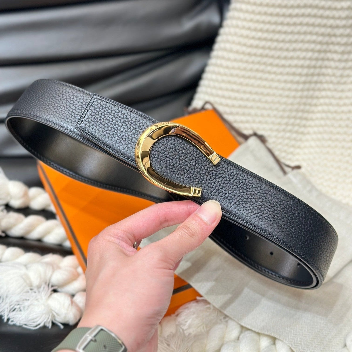 HM LUCK BELT GOLD BUCKLE & REVERSIBLE BLACK LEATHER STRAP 38MM