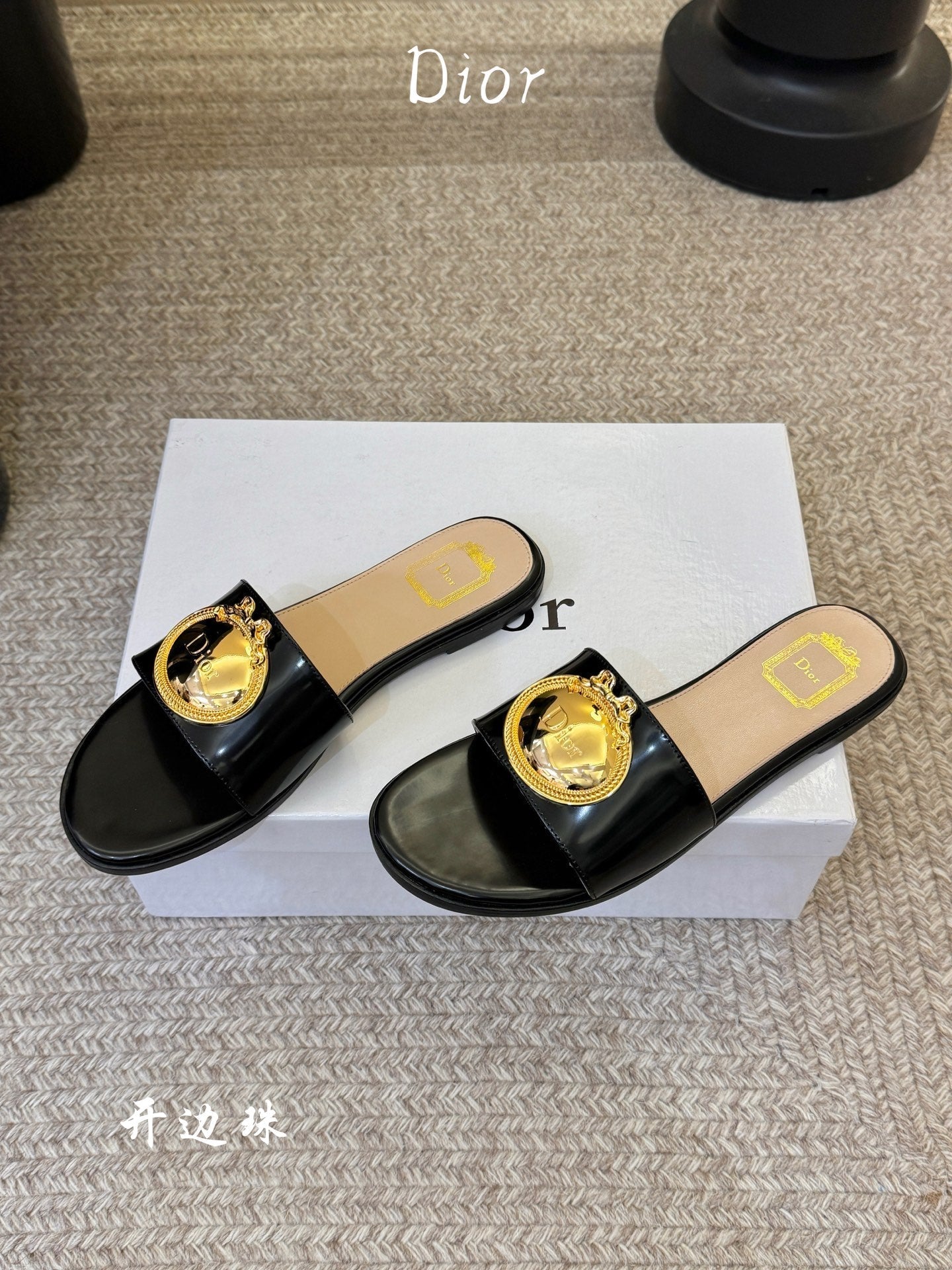 CD 26A Slippers Cannage Embroidered Cowhide Gold Logo