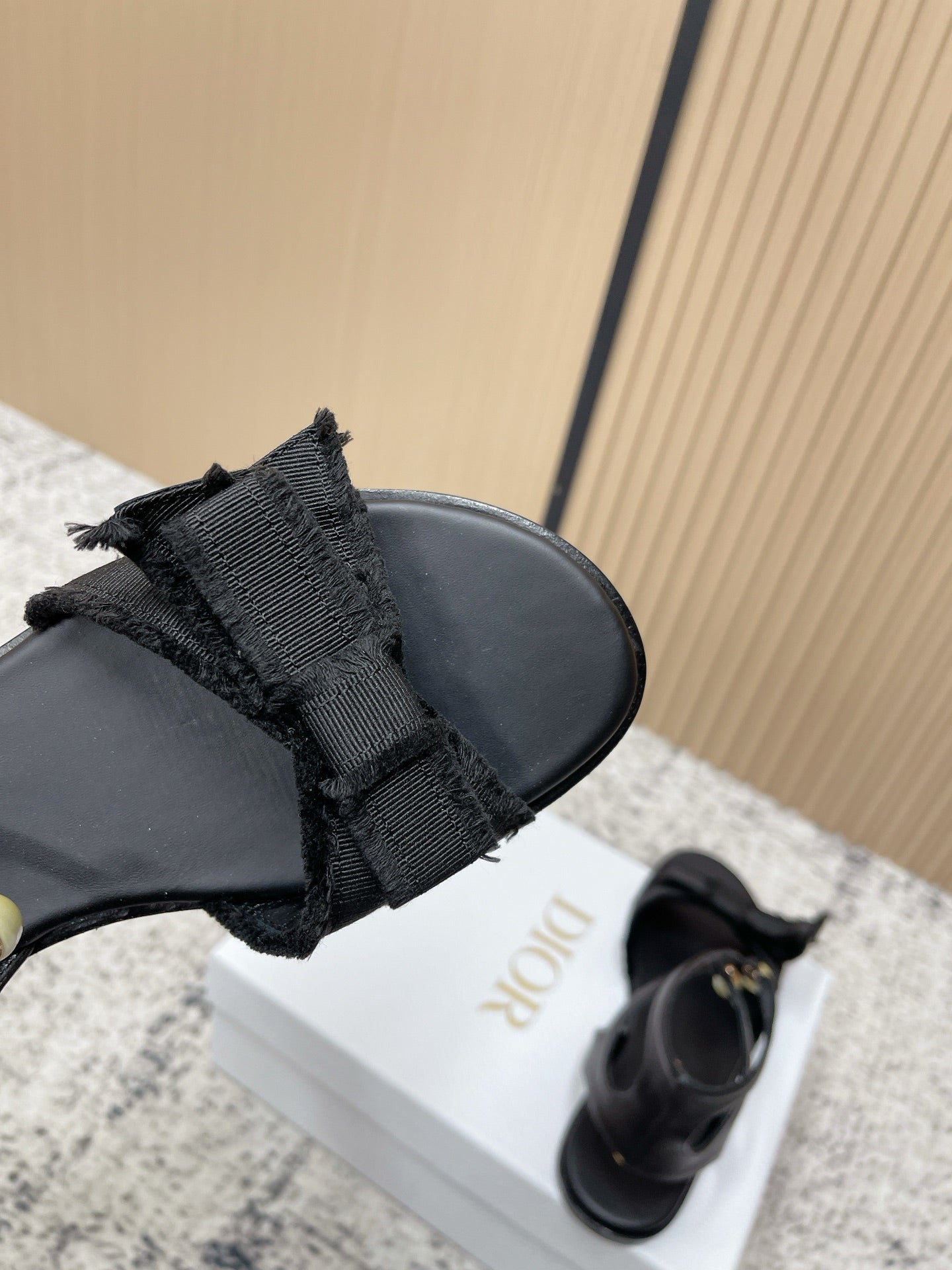 CD 26s Sandals Black Sheepskin Canvas 643494