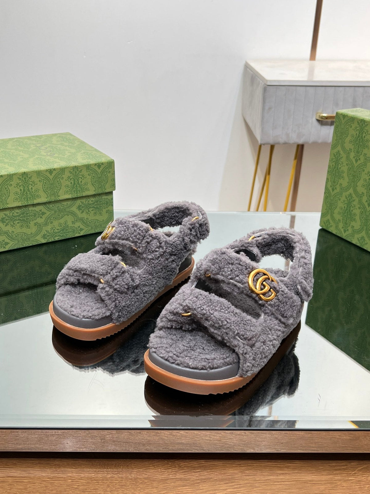 DAD SANDALS IN DARK GRAY FLEECE