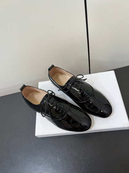 Celine 25 Lise Perforated Triomphe Richelieu Shoe Black Patent Leather 619644