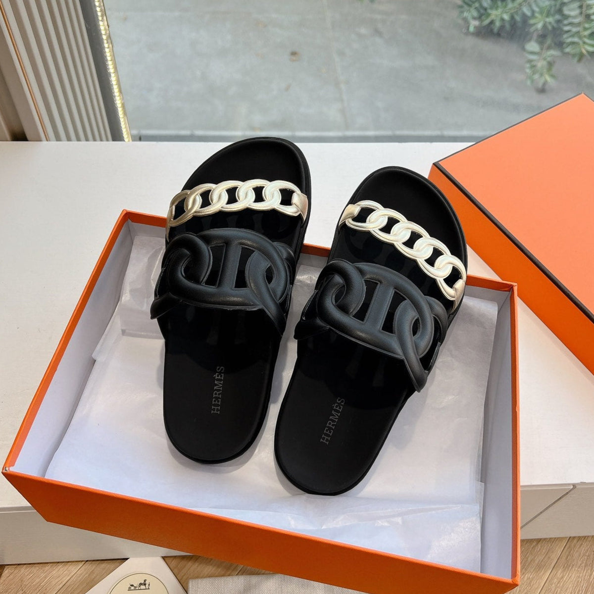 HM 25 Extra Sandal Black Gold Metalic Calfskin