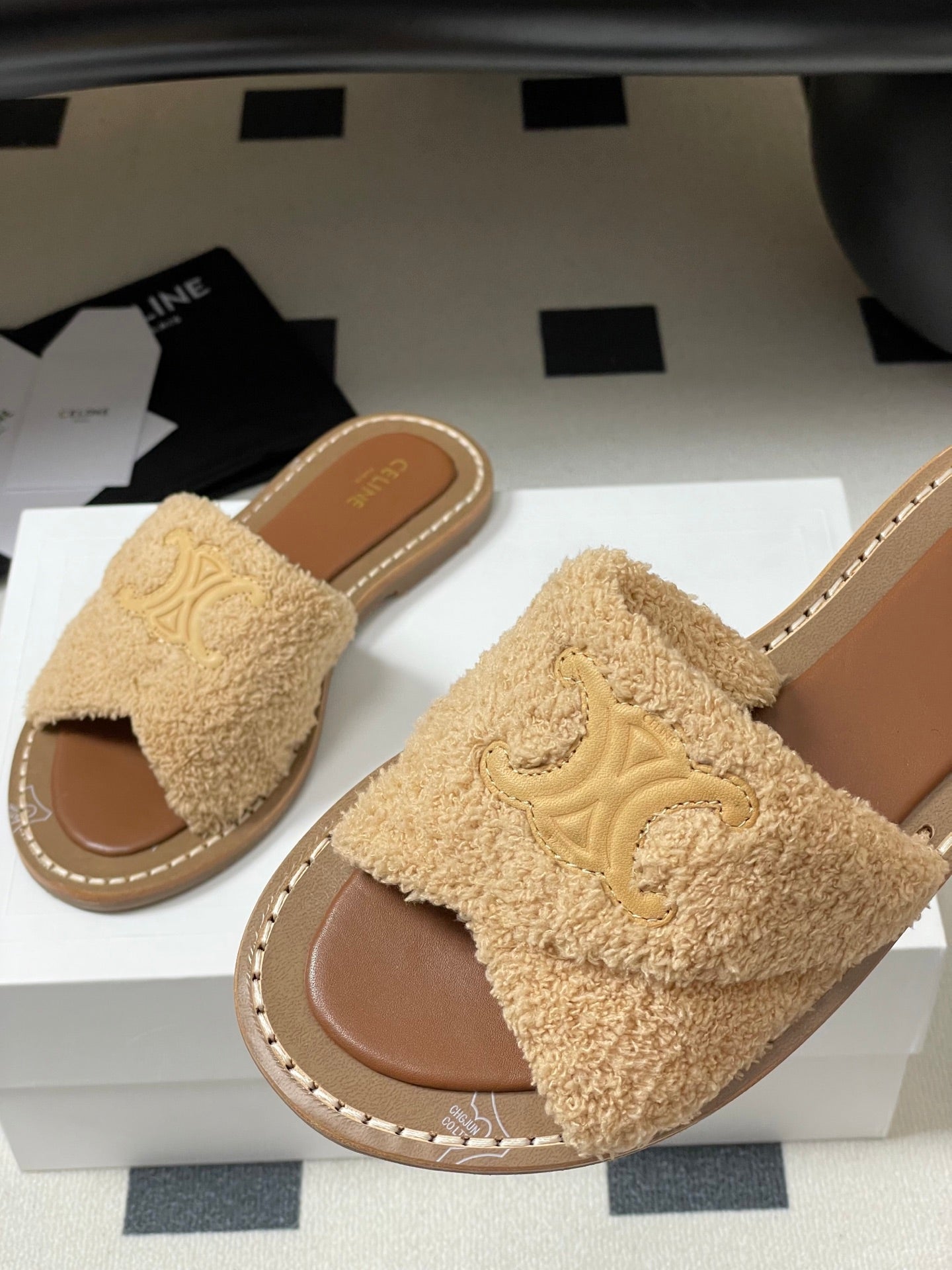 CL 25s Lympia Twisted Sandal Beige Brown Sheepskin Plush Cloth 416656