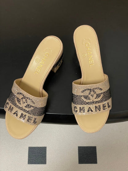 CC 26s  Sandals 70 Beige Sheepskin Rhinestones 649511