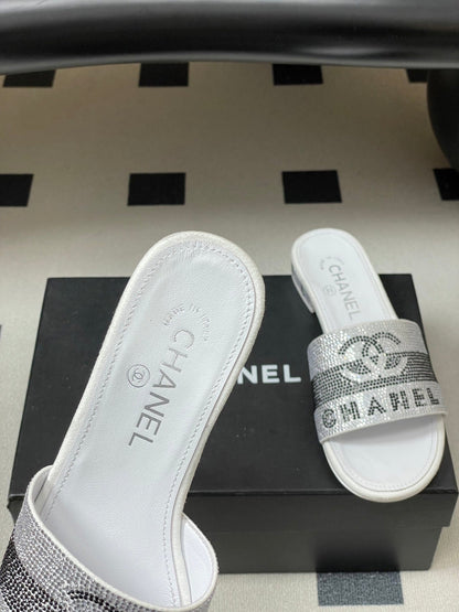 CC 26s Flat Sandals White Gray Sheepskin Rhinestones 649515