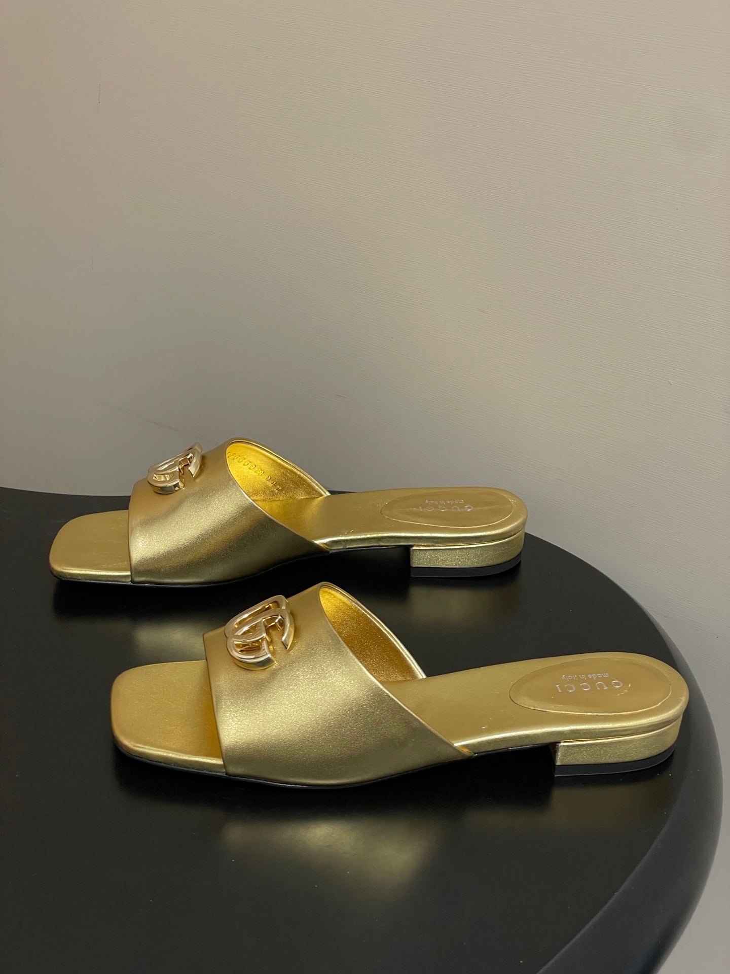 Gucci 2026 Double G Buckle Flat Sandal Gold Lambskin/Metallic Leather 697844