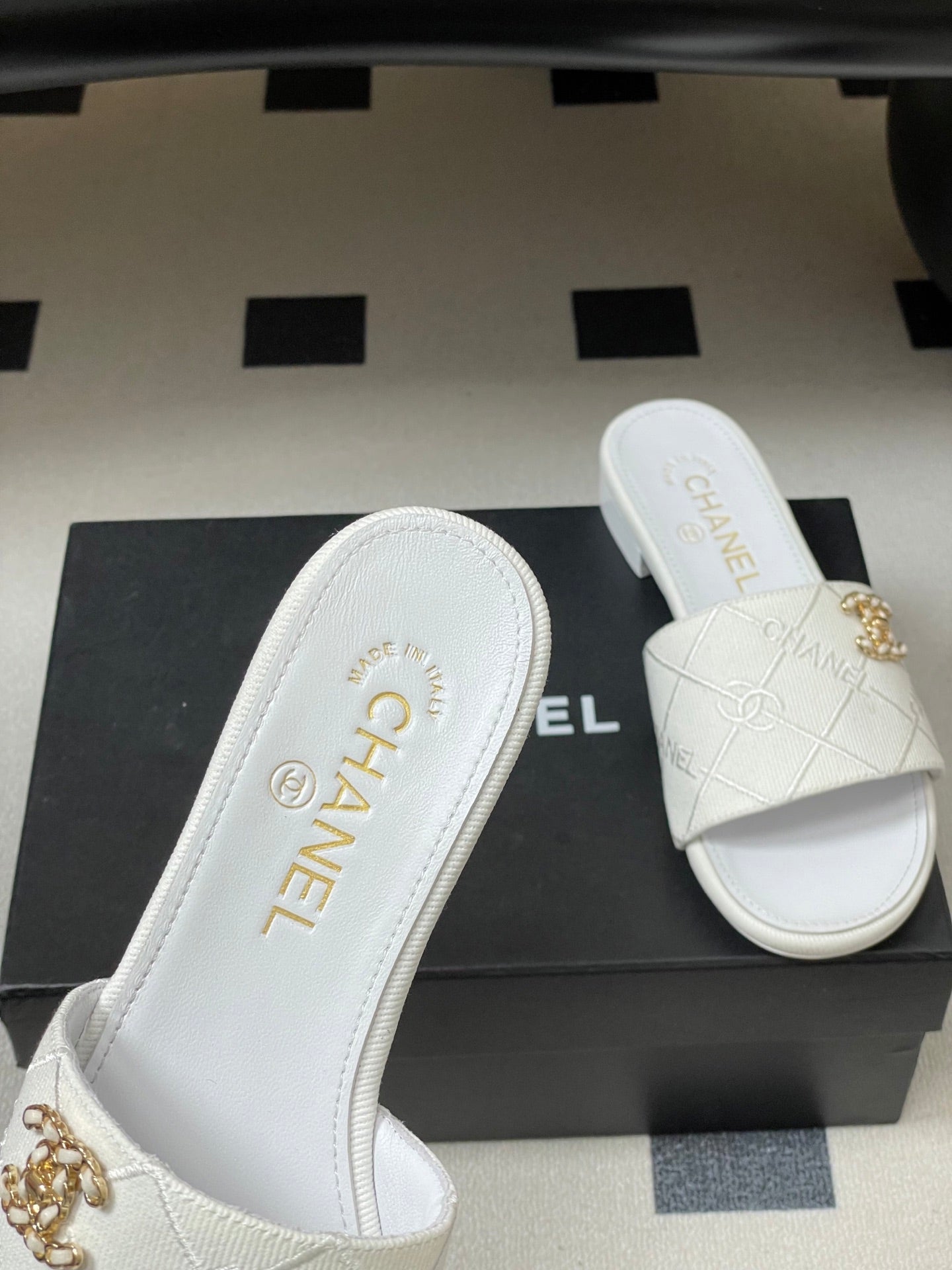 CC 26s Flat Sandals White Canvas Sheepskin Double C 649510