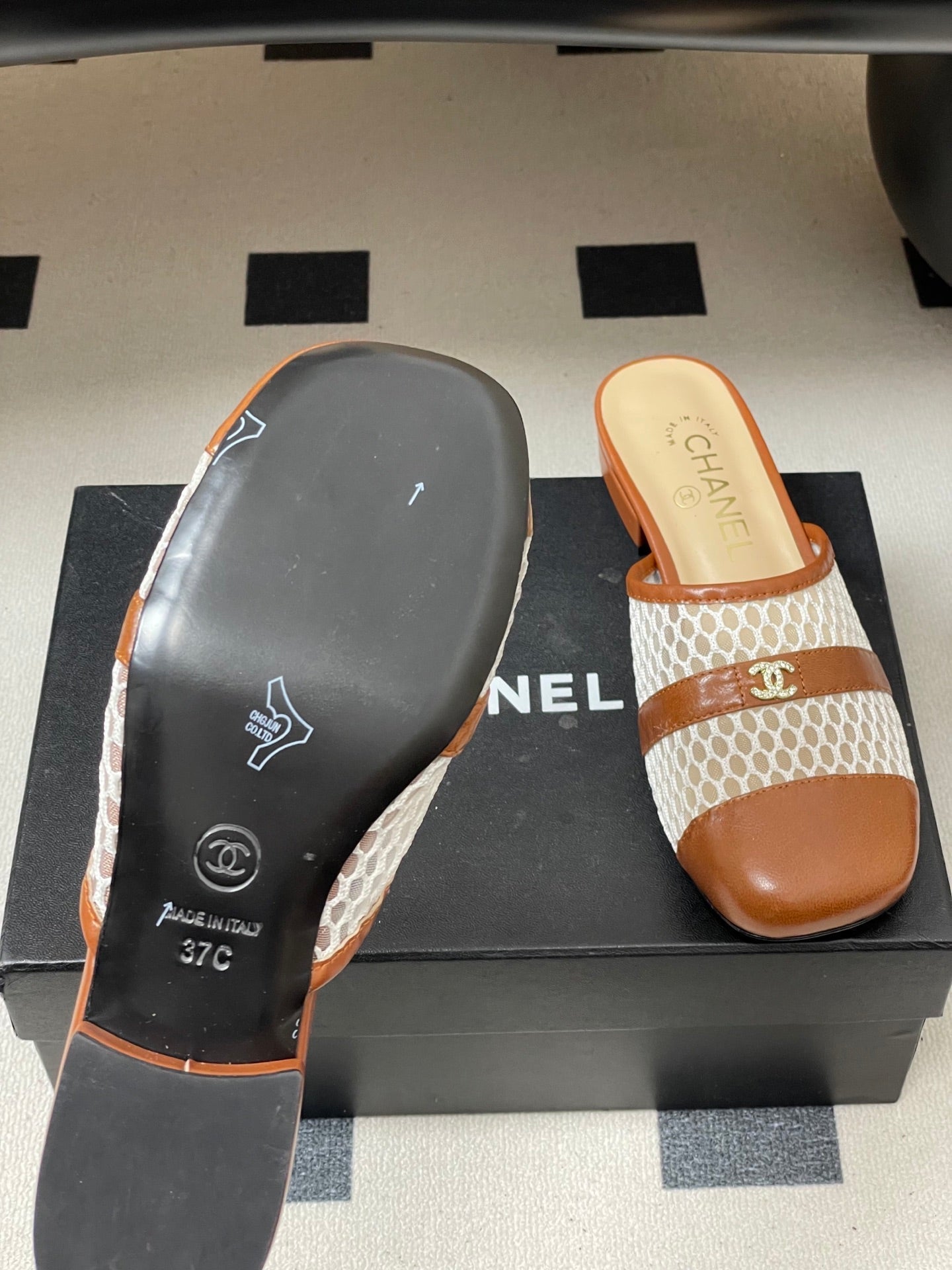 CC 26s High-Heeled Mules Camel Brown White Cowhide 649466
