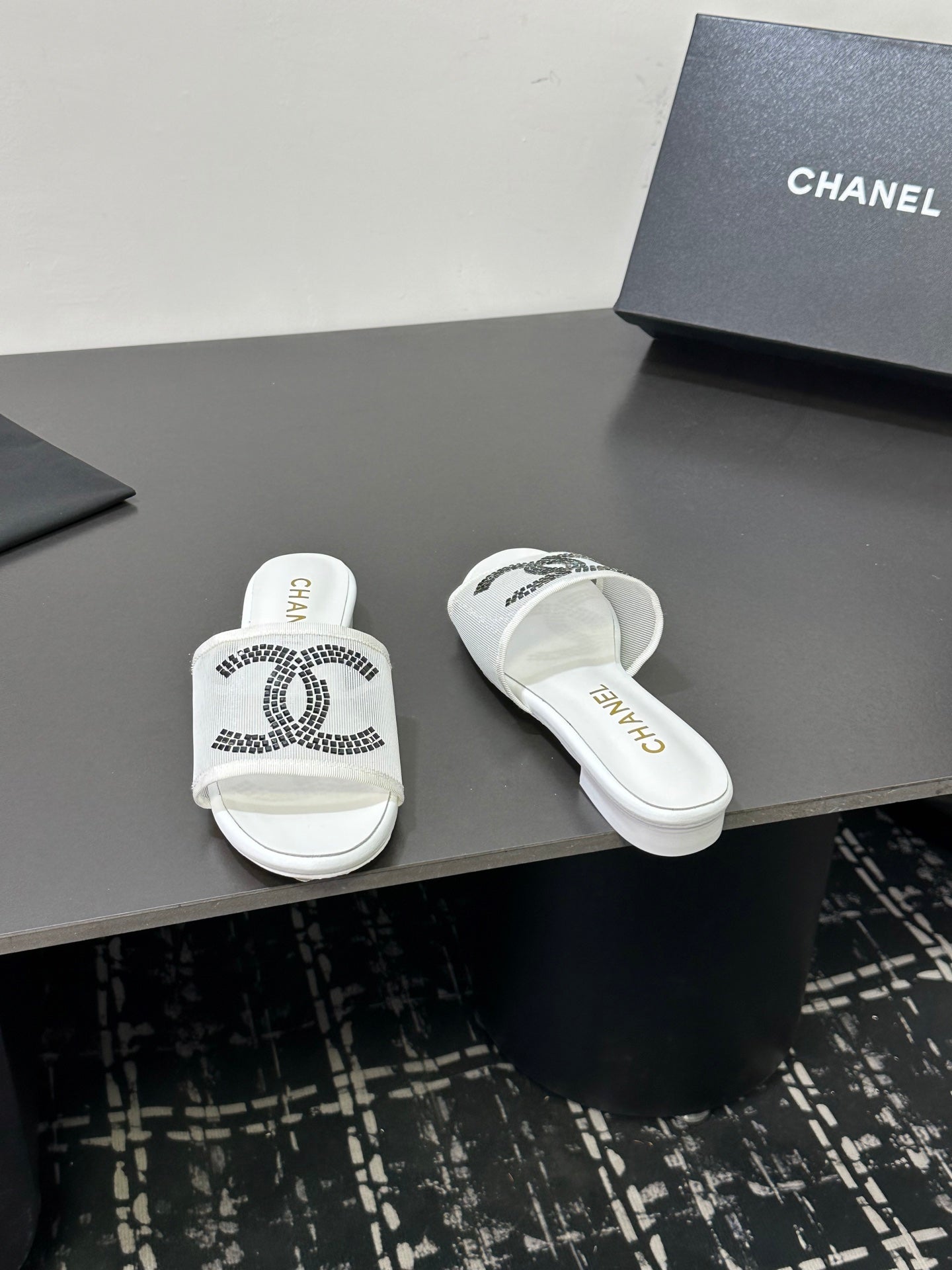 CC 2026 Slippers White Mesh Sheepskin 668149
