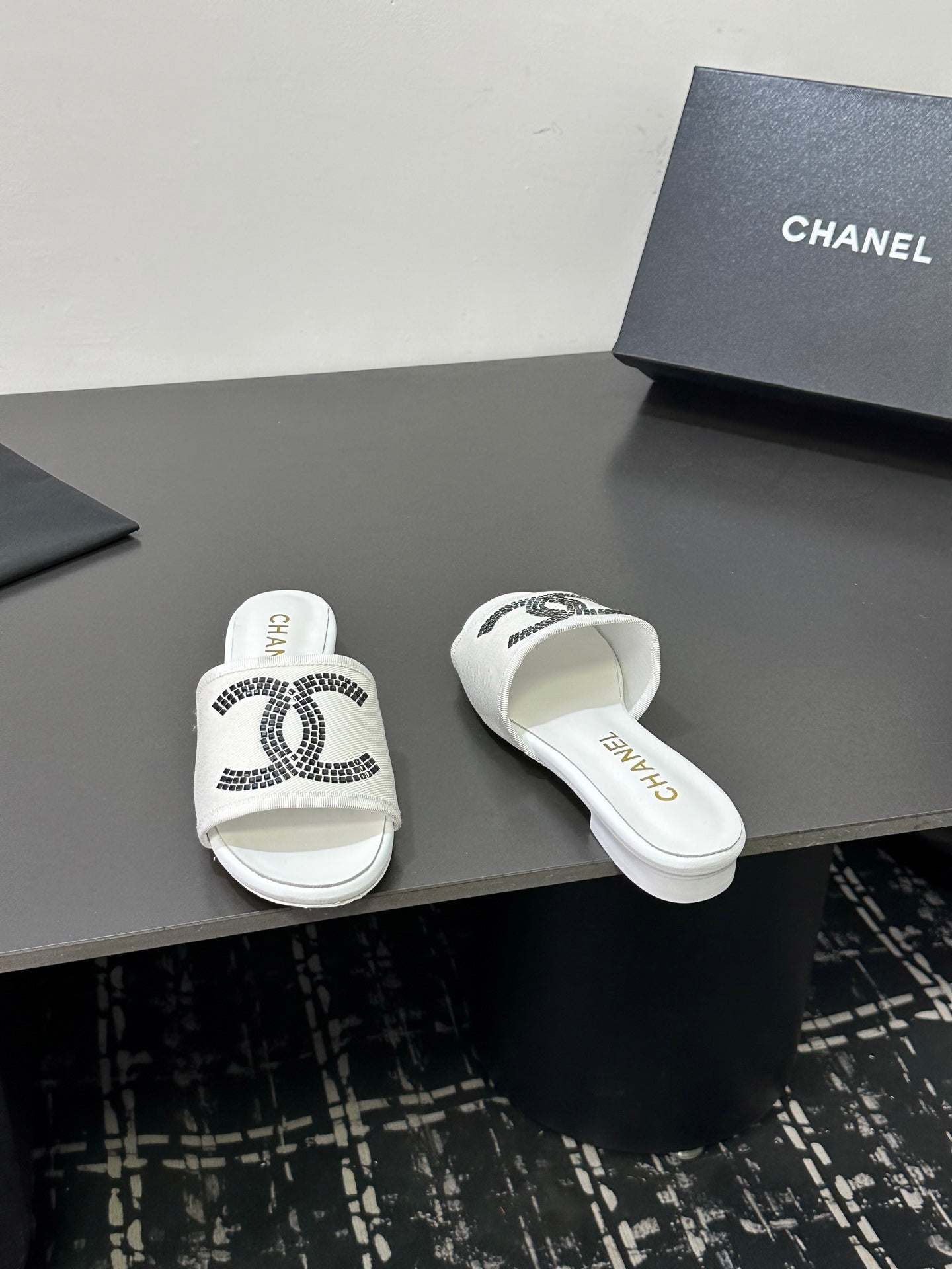CC 2026 Slippers White Canvas Sheepskin 668148