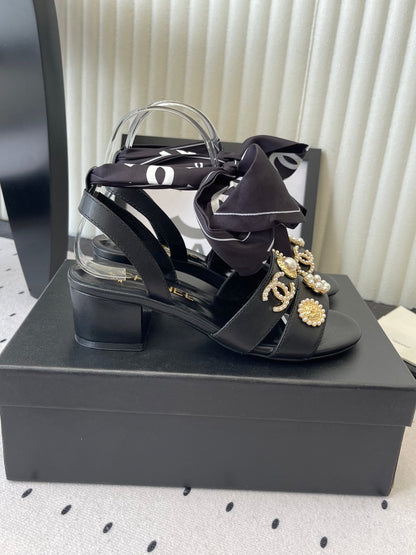 CC 26s Sandals 55 Black Sheepskin Mixed Gold Charm 650082